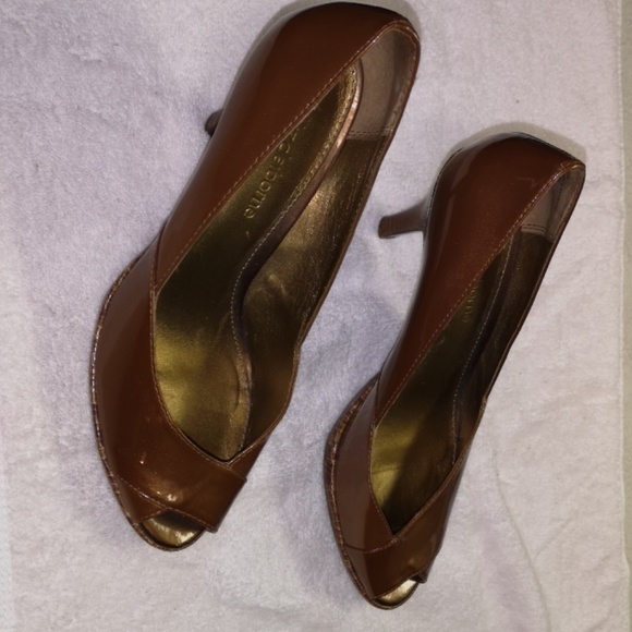 Shoes - Picture 2 of 4